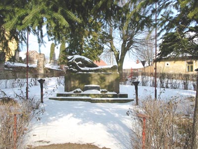 B�chary � pomn�k ob�tem 1. sv. v�lky (004)