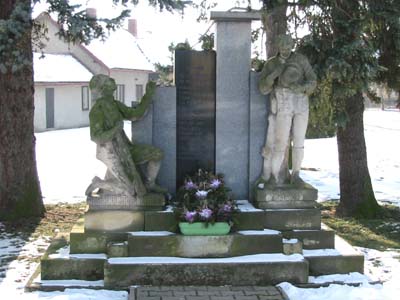 Cholenice � pomn�k ob�tem 1. sv. v�lky (048)